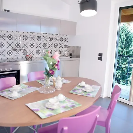 Appartement Di Caffe Maya By Holiday Solutions