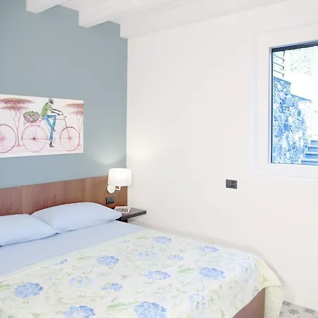 Apartment Di Caffe Maya By Holiday Solutions