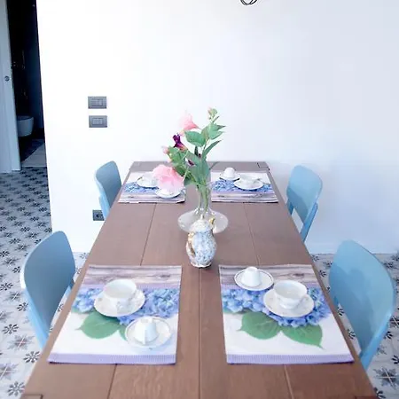 Appartement Di Caffe Maya By Holiday Solutions *